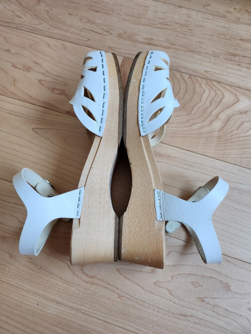 Swedish Hasbeens White Cutout Peep Toe Sandals Size 6-6.5  2" Heel - Picture 4 of 5